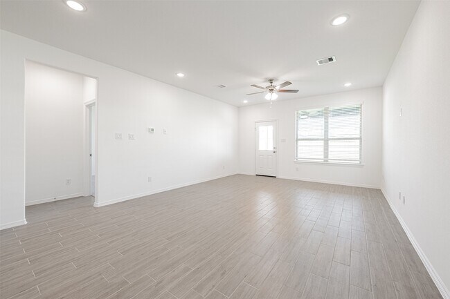 Building Photo - 5731 Tabula Rasa Dr