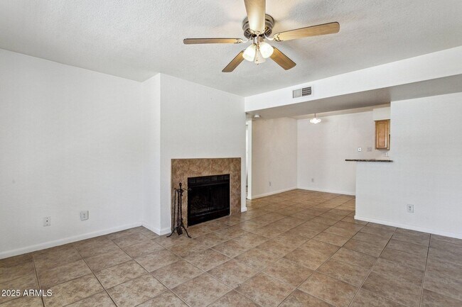 Building Photo - 5995 N 78th St