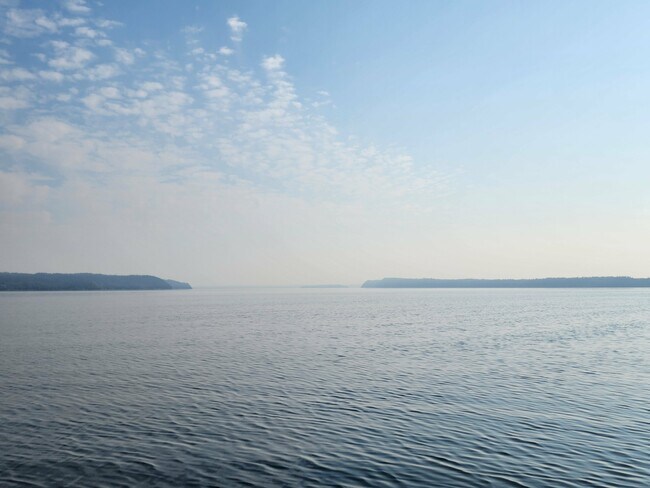 Building Photo - 19118 Soundview Dr NW