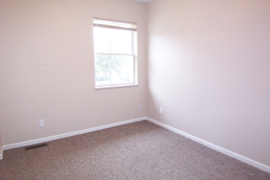 Bedroom 3 - 4554 Baylor Ct