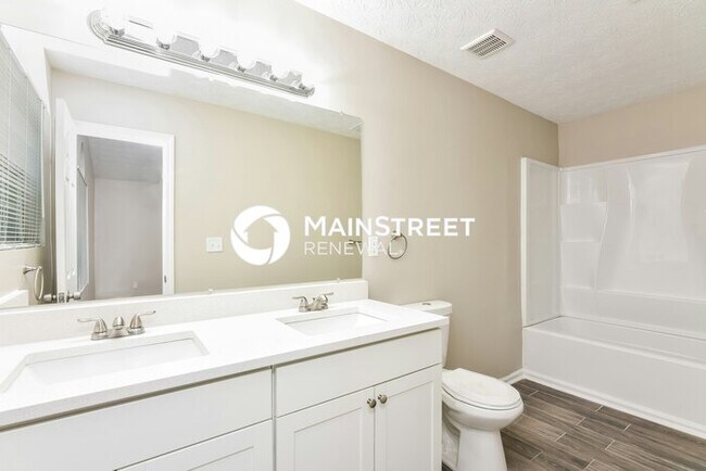 Building Photo - 3 Bedroom Pet-Friendly Home in Lithonia, GA with Main Street Renewal