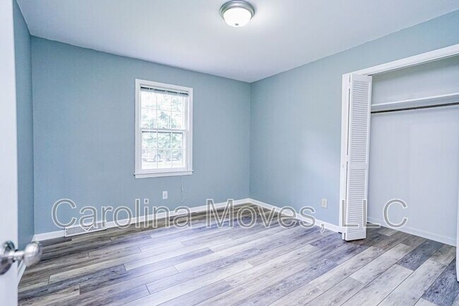 Building Photo - 403 Rosebud Ct