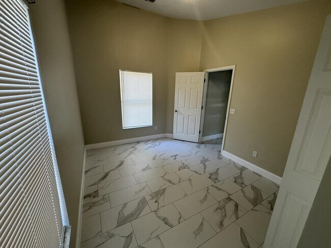 Building Photo - 2347 Blake Way