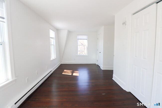 Building Photo - 10 Park St