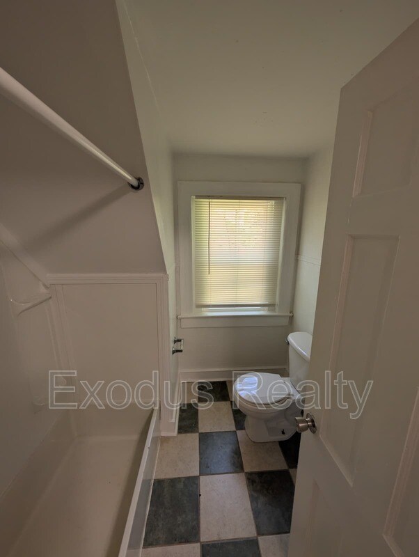 Building Photo - 312 Bracken St