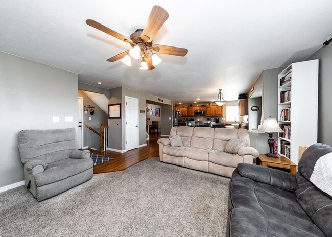 Building Photo - Fabulous 6 bedroom + office D20 Home with ...