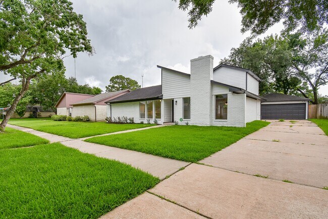 Building Photo - 1815 Mustang Springs Dr