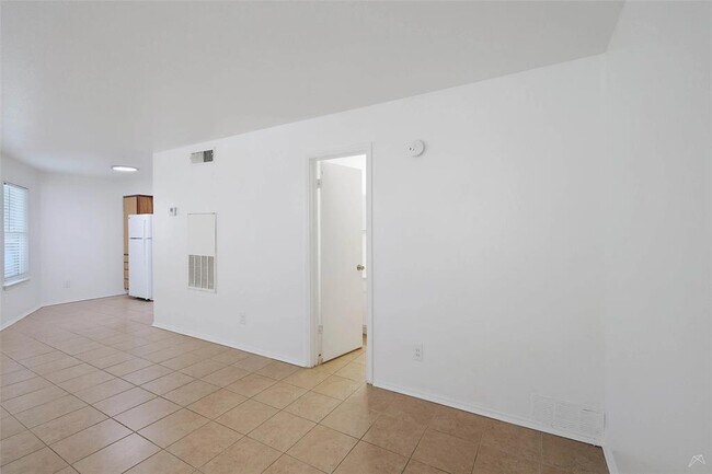 Building Photo - 2323 Wells Branch Pkwy