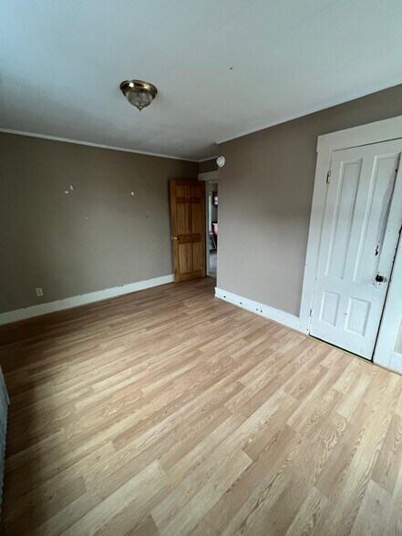 Building Photo - 583 Rockingham St