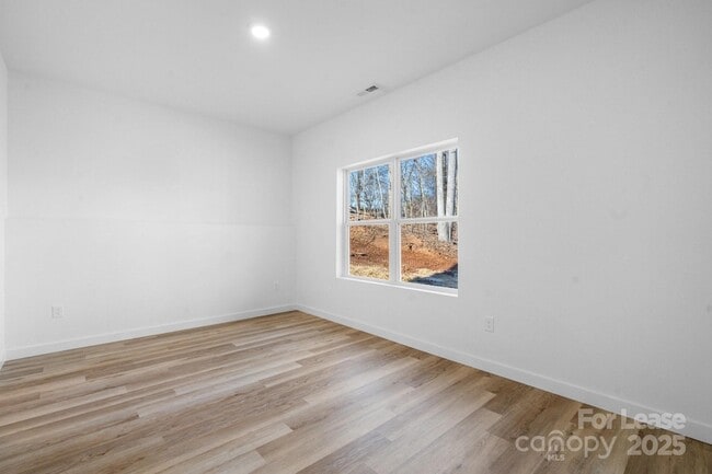 Building Photo - 115 Brentwood Dr