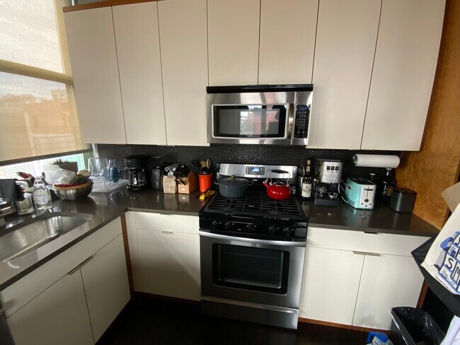 Great cabinet space! - 1701 N Damen Ave