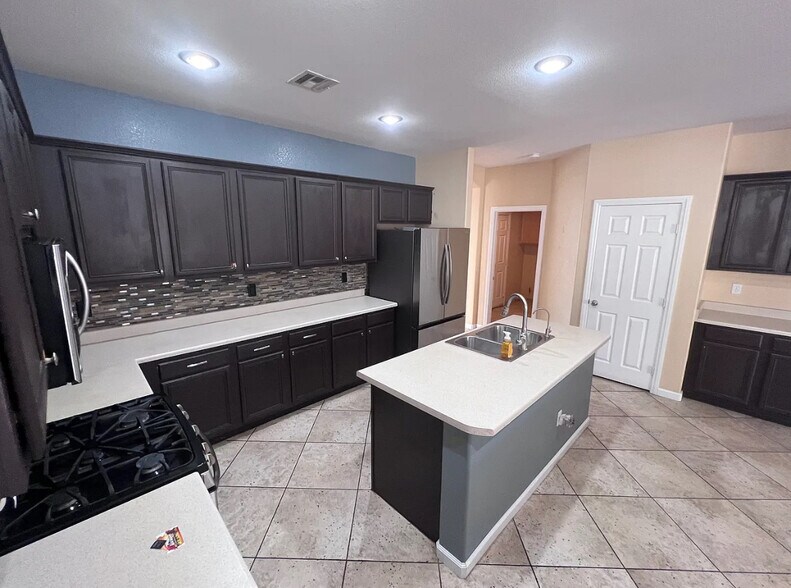 Building Photo - 1020 Jewel Springs Ln