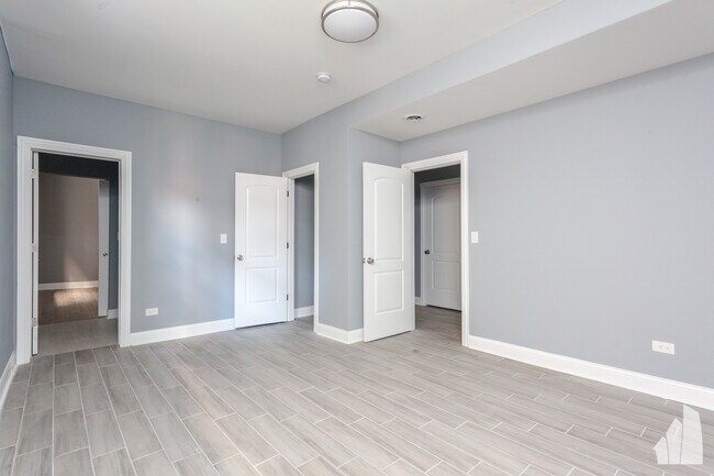 Building Photo - 5130 S Greenwood Ave