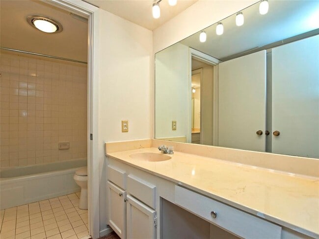 Building Photo - 3 Casa Verde St