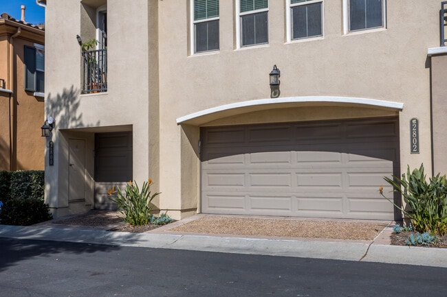 Building Photo - 2802 Bellezza Dr