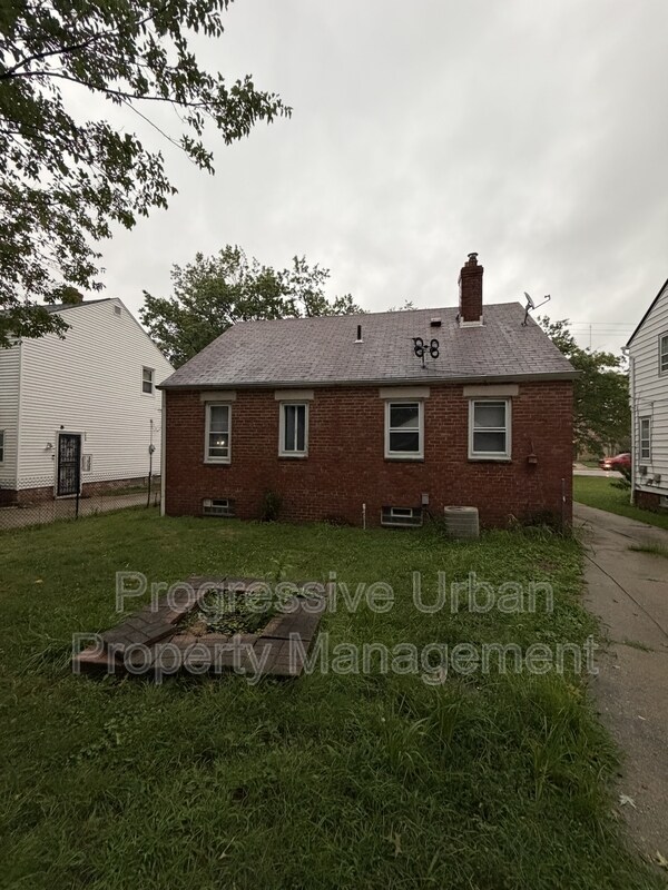 Building Photo - 380 E 260th St