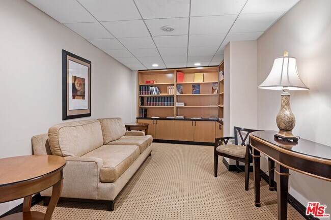 Building Photo - 100 S Doheny Dr