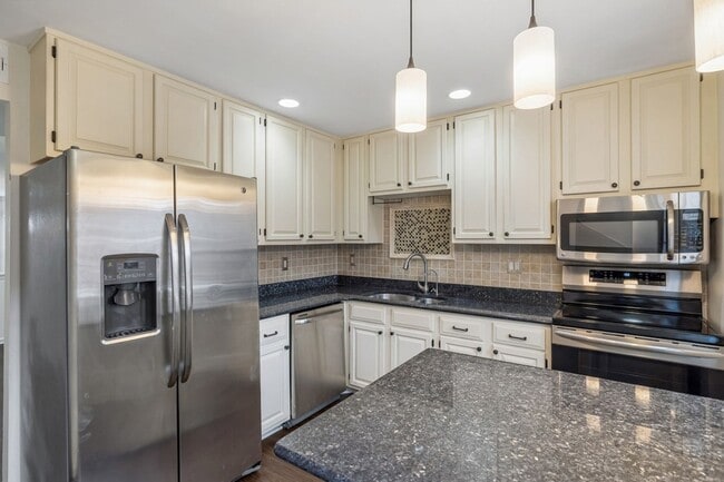 Building Photo - 219 Fairmont Ct