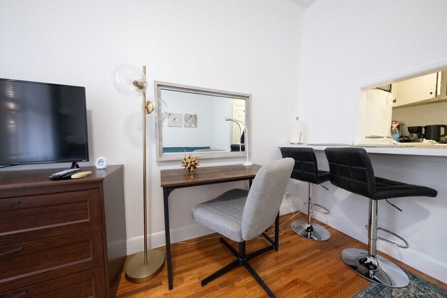 Building Photo - 328 E 74th St