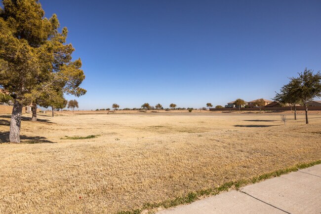 Building Photo - 4Bed/2.5 Bath Home in Maricopa! $1499 MOVE...