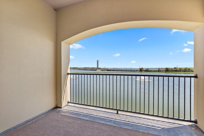 Building Photo - 17 Armand Shore Dr