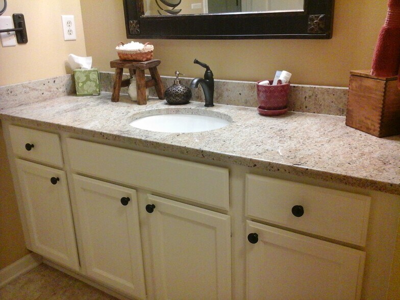 master bathroom - 915 Pope Street