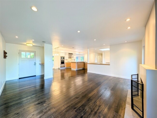 Building Photo - 10 Idalia Ct