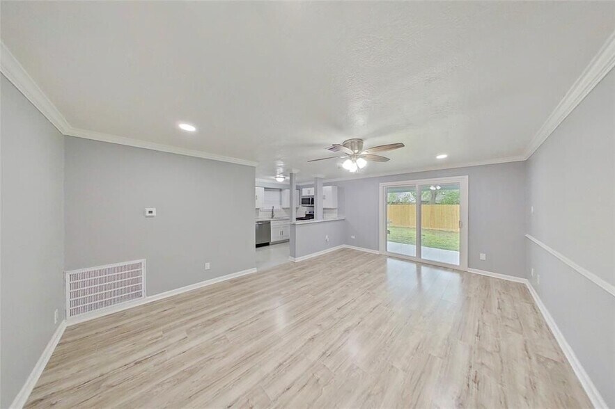 Building Photo - 4002 Prudence Dr