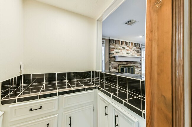 Building Photo - 12910 Ivyforest Dr