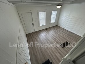 Building Photo - 27 Hilton St