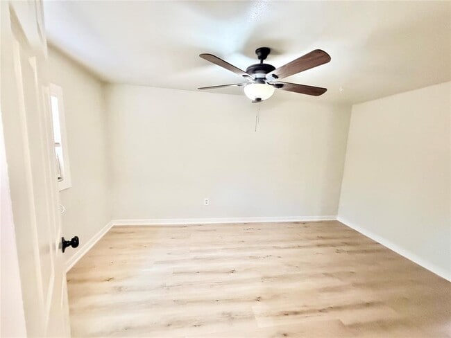 Building Photo - 5330 Wellington Dr