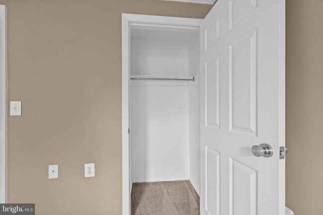 Building Photo - 1127 Lake Heron Dr