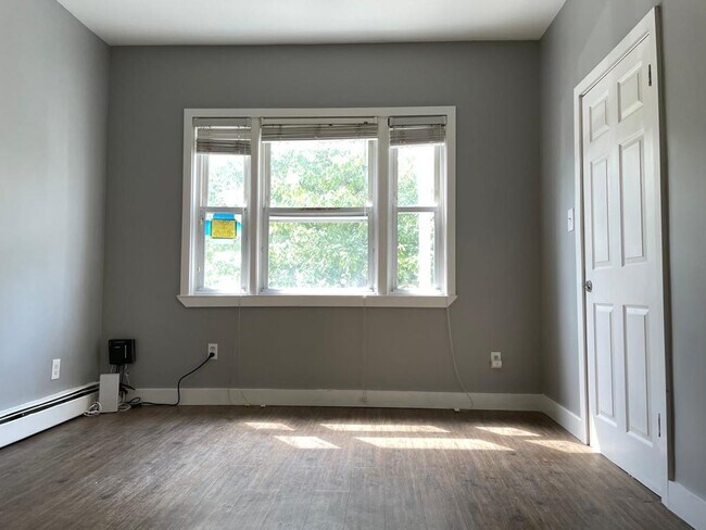 Building Photo - 418 3rd St