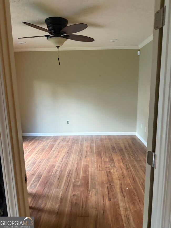 Building Photo - 2905 River Rd