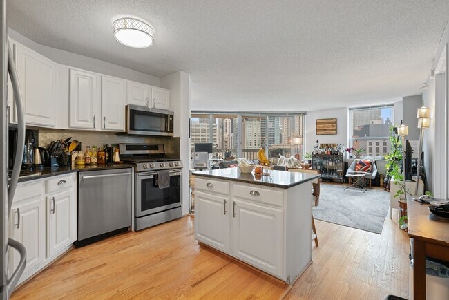 Building Photo - 545 N Dearborn St