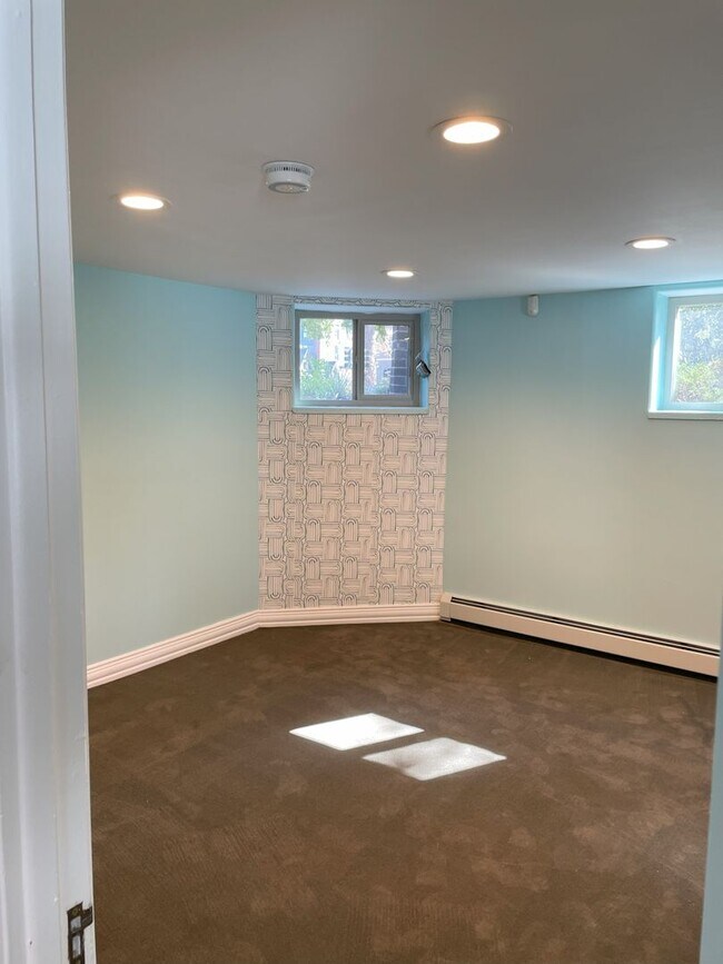 Building Photo - Downing St.