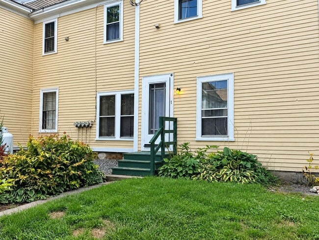 Building Photo - 58 Oak St