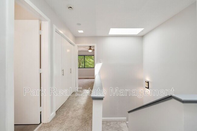 Building Photo - 60 Fernwood Ln