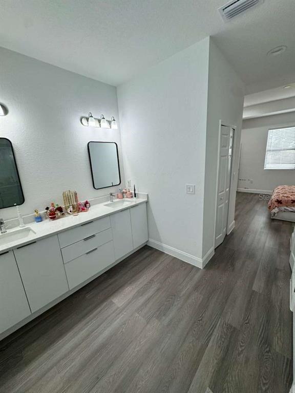 Building Photo - 407 Ranier Ave