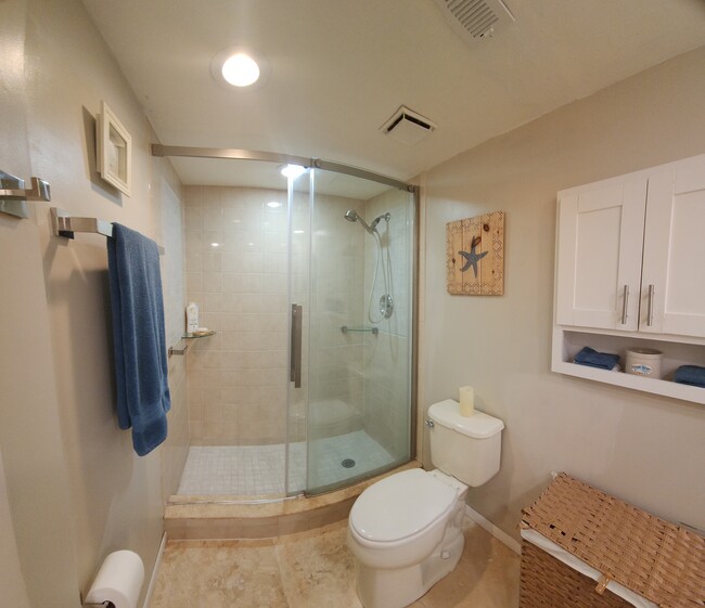 Building Photo - 5710 Trailwinds Dr