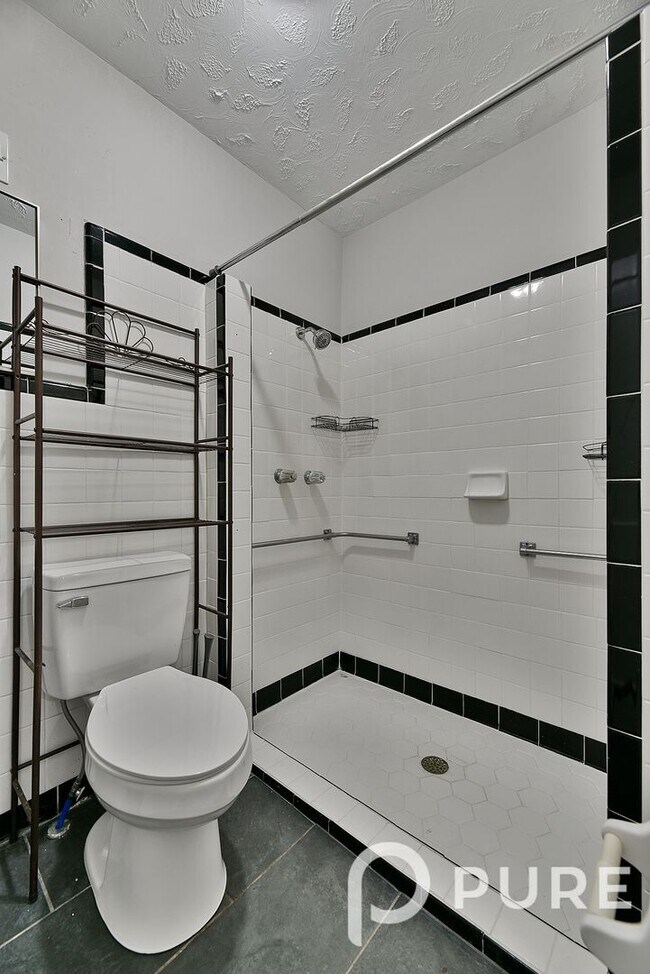 Building Photo - 1414 Mt Vernon St