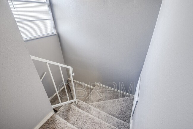 Building Photo - 5330 Kenosha Ave