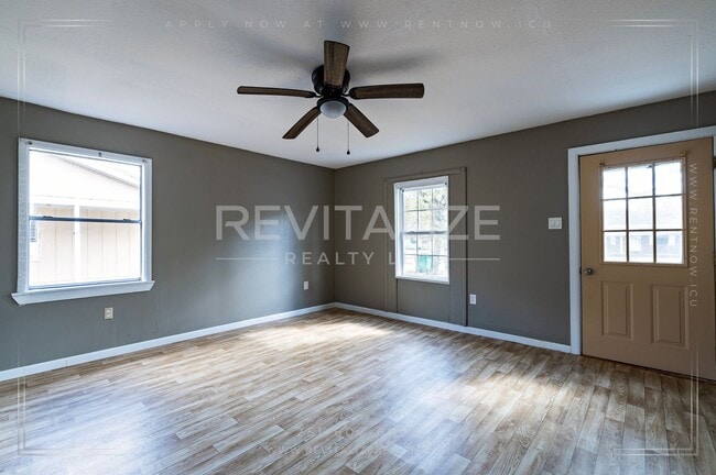 Building Photo - Newly Remodeled 3 Bd / 1 Ba in Moss Point