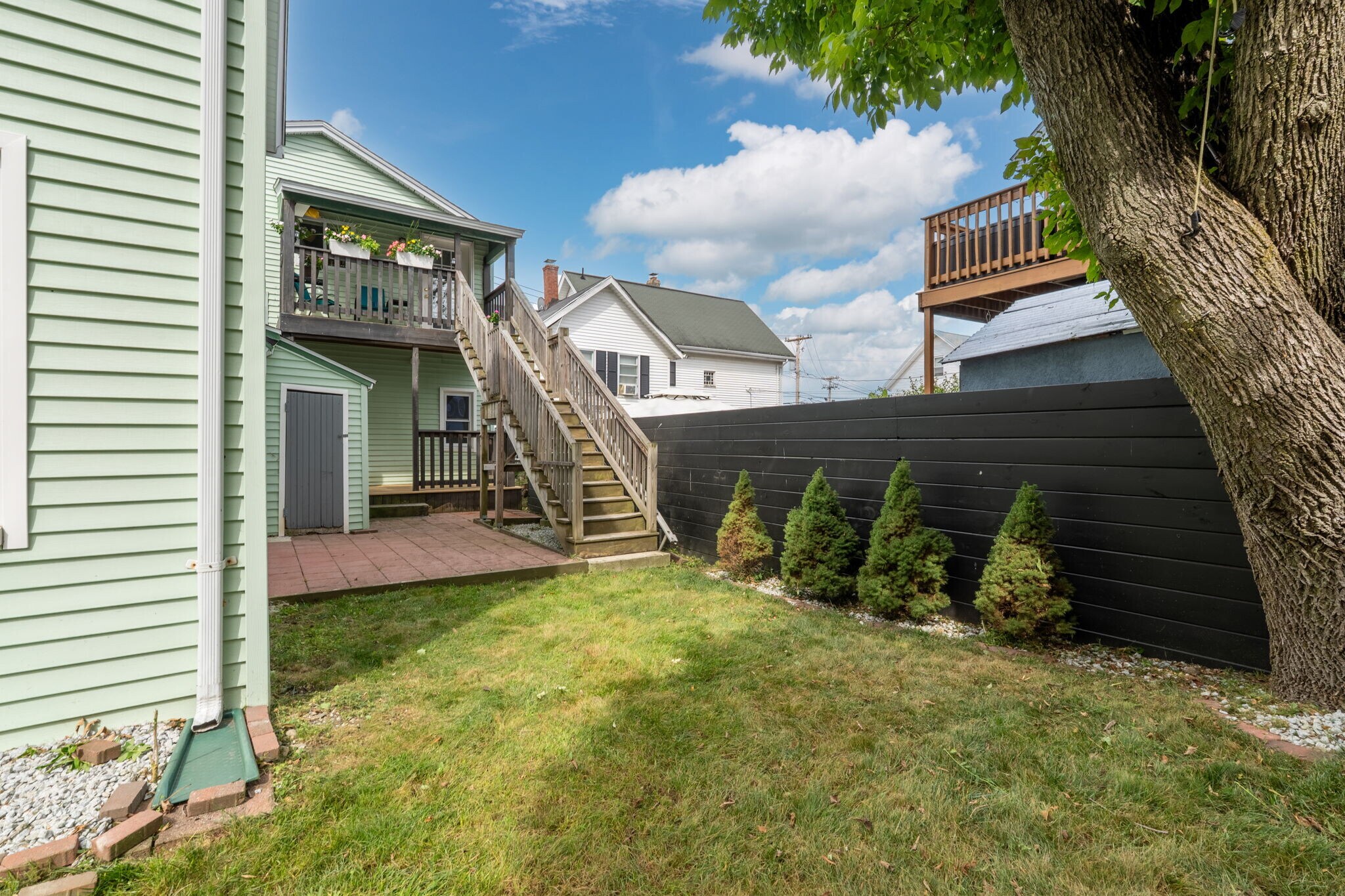 Building Photo - 666 Main St