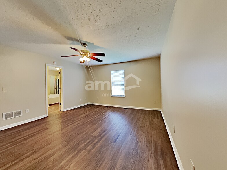 Building Photo - 227 Starlyn Dr