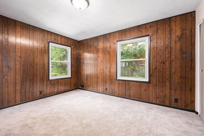 Building Photo - 912 Dwillard Dr