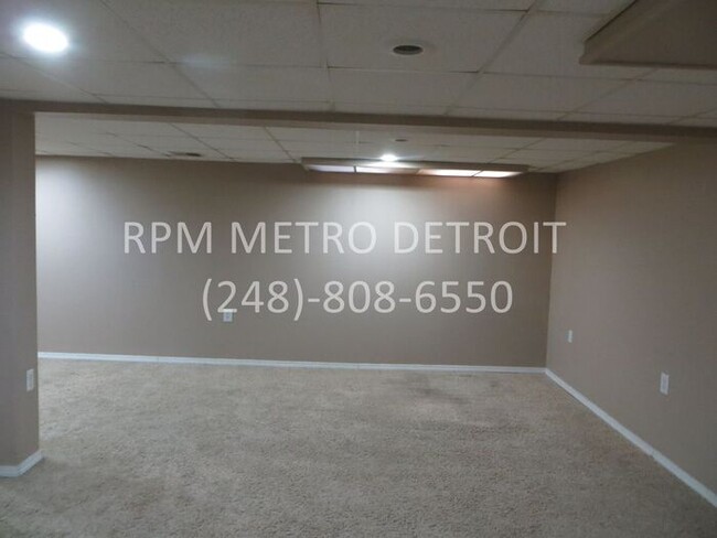 Building Photo - Sterling Heights Condo(16 Mile & Mound)