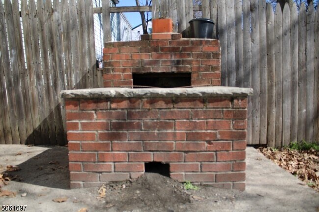 Building Photo - 48 N 18th St