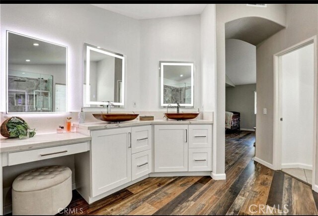 Building Photo - 575 Rembrandt Dr