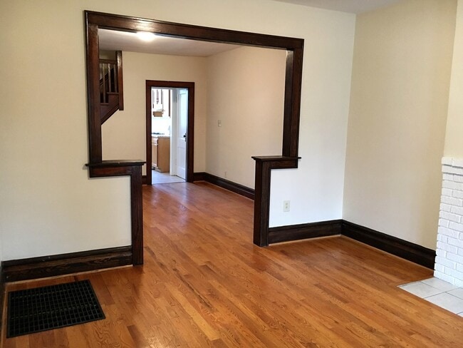 Building Photo - 431-433-433 E Tompkins St